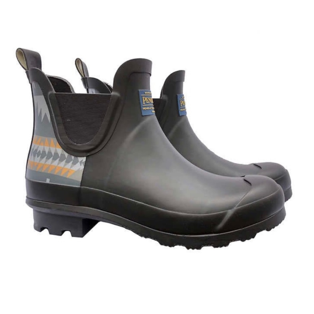 Pendleton' Chelsea Rain Boots In Black, size 5